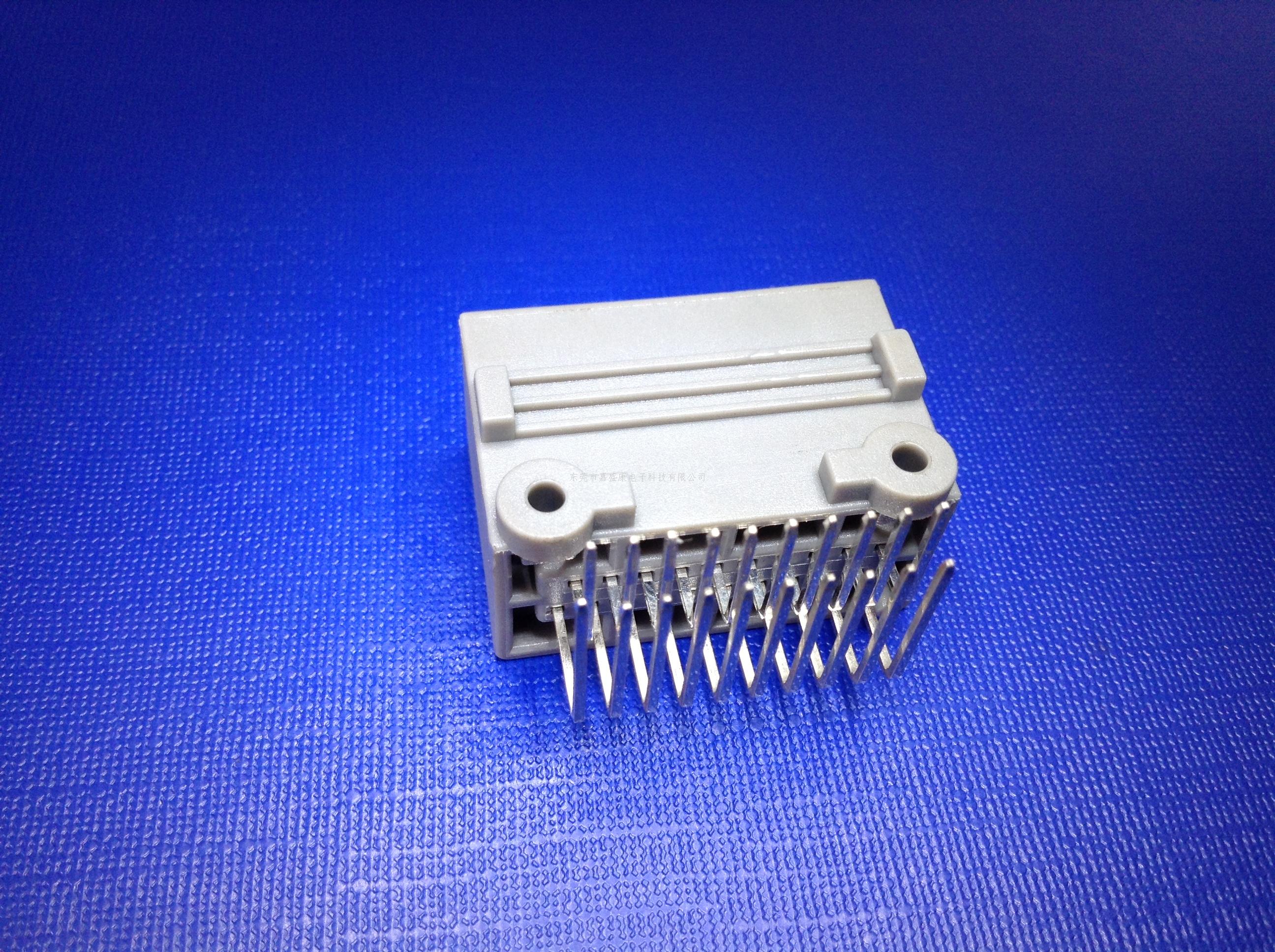 九代雅阁20P弯针座(定位孔在下...