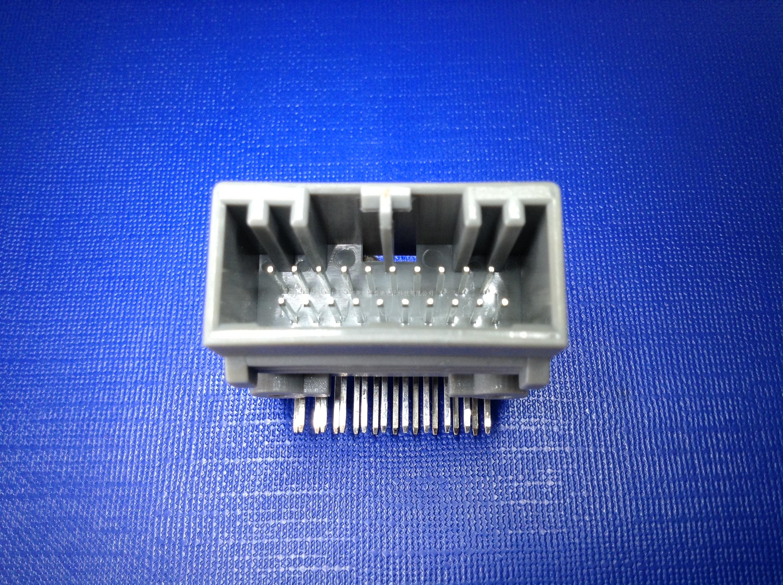 九代雅阁20P弯针座(定位孔在下...