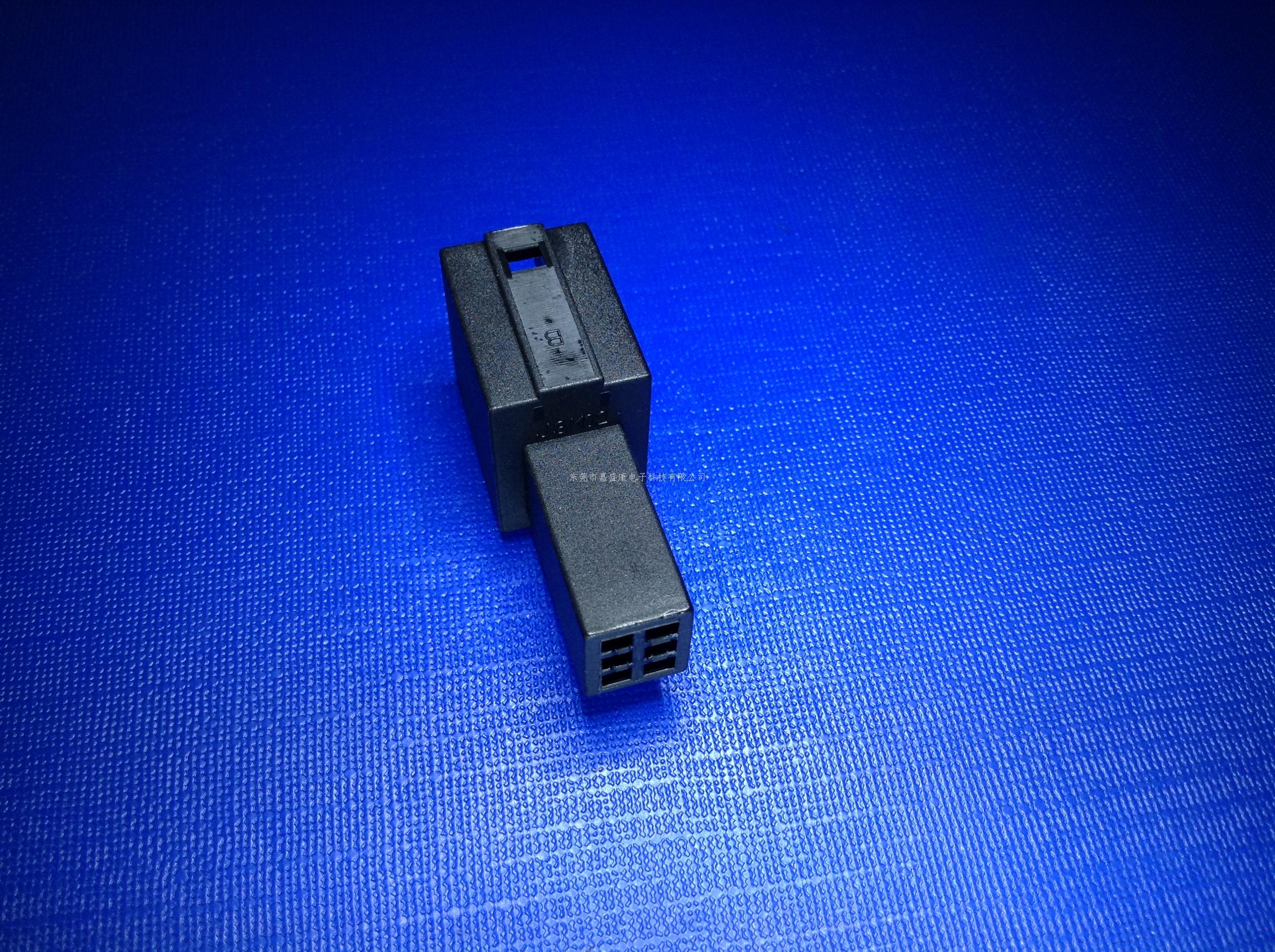奥迪6P母胶壳-B：22-140...