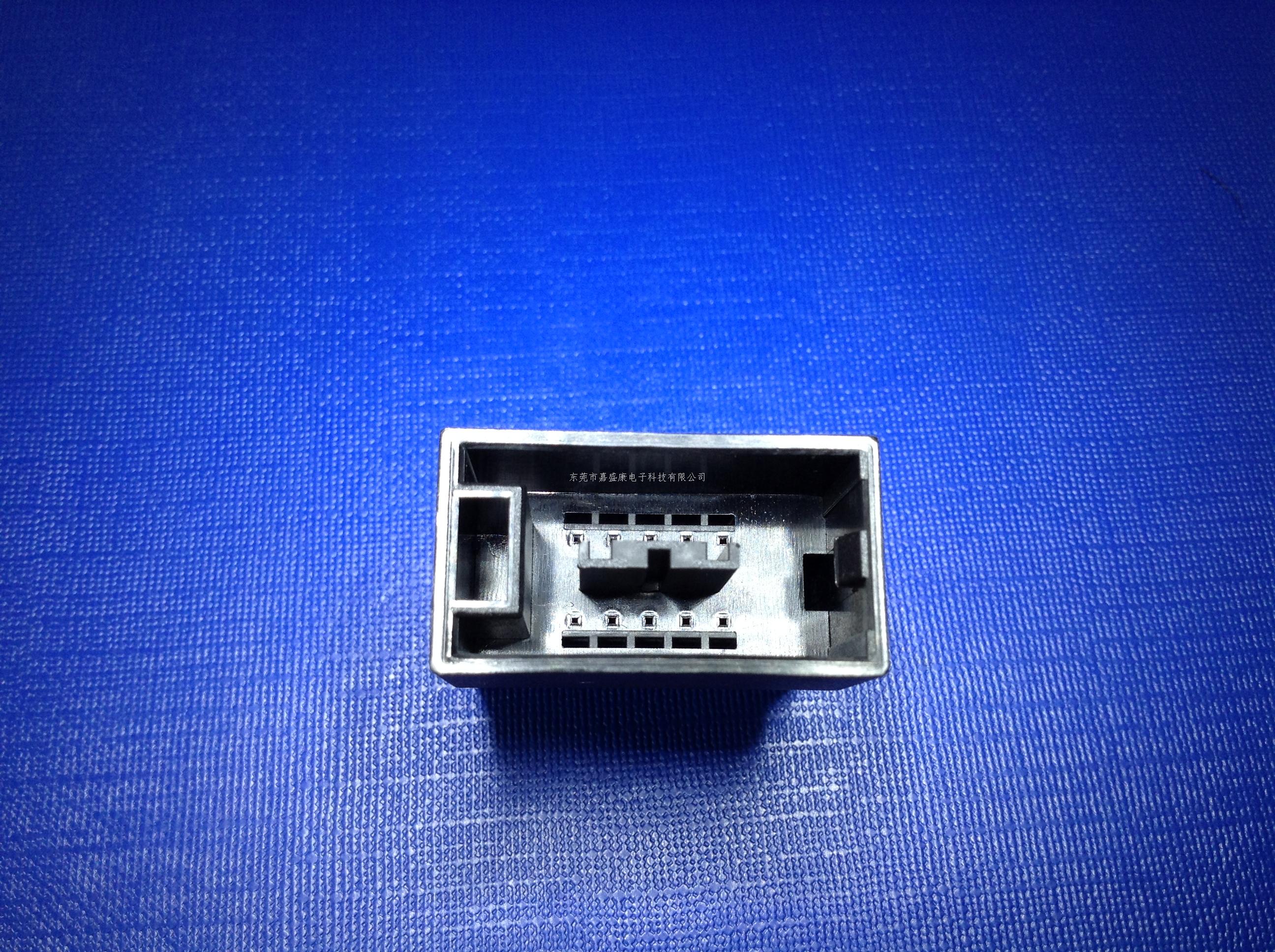 奥迪10P母胶壳：22-1402...