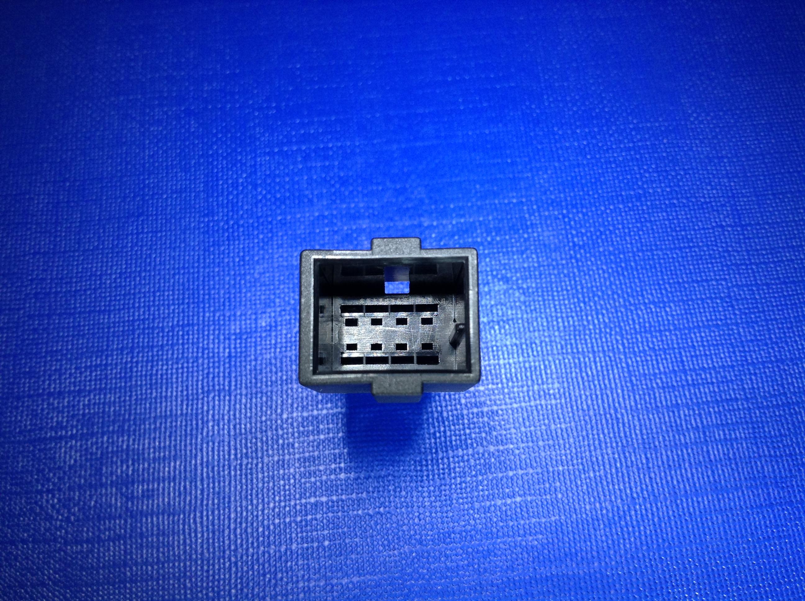 奥迪后视8P母胶壳：22-140...