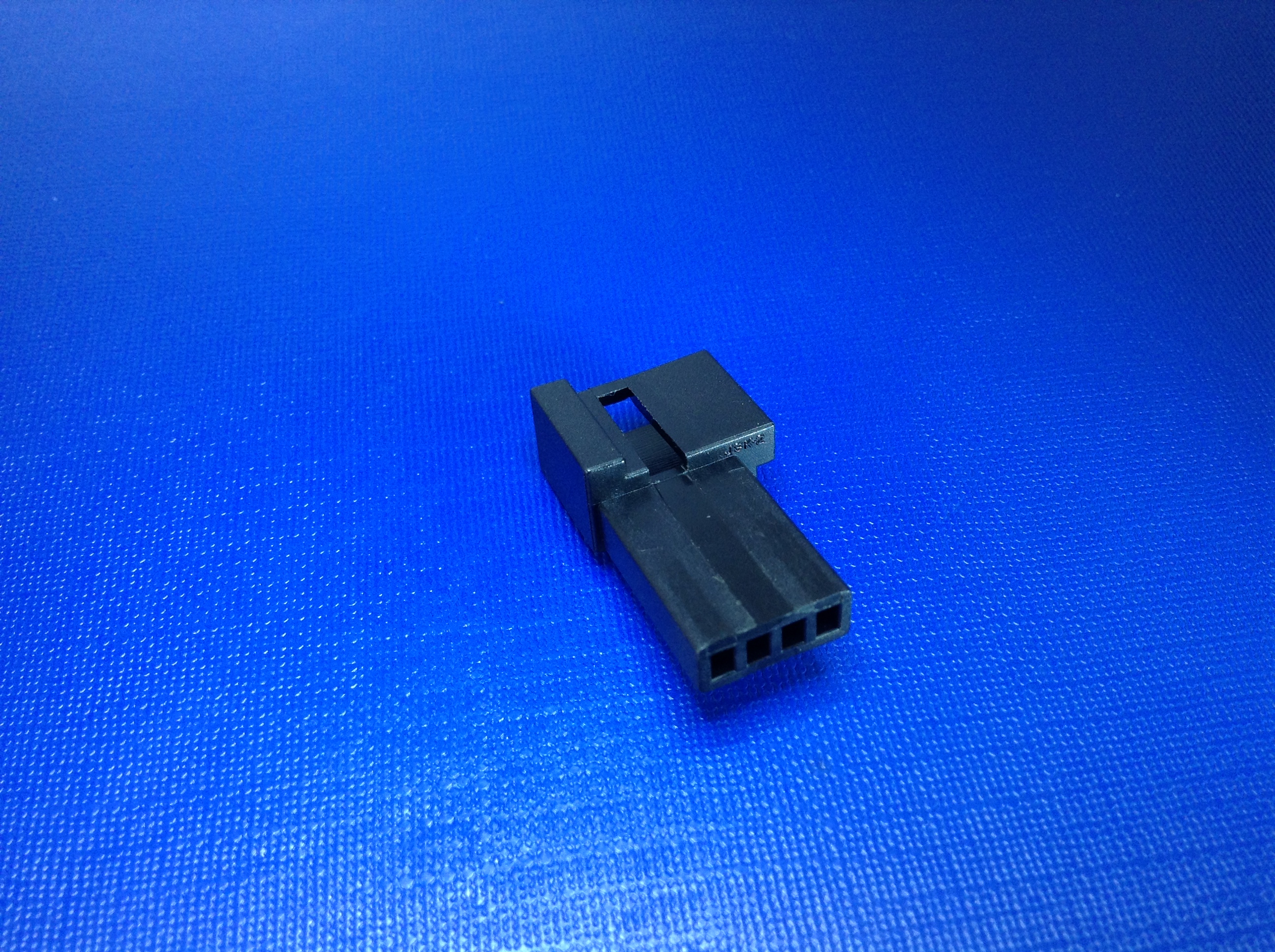 宝马尾箱4P母胶壳:22-140...