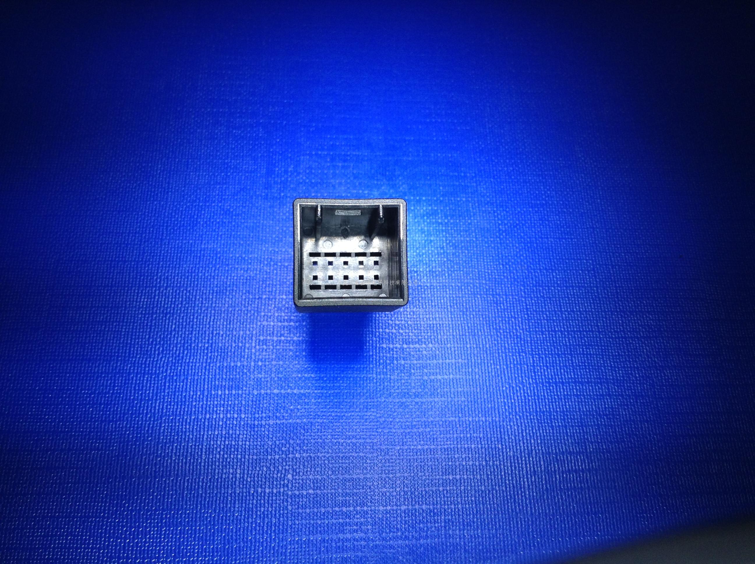 别克新君越10P母胶壳:22-1...