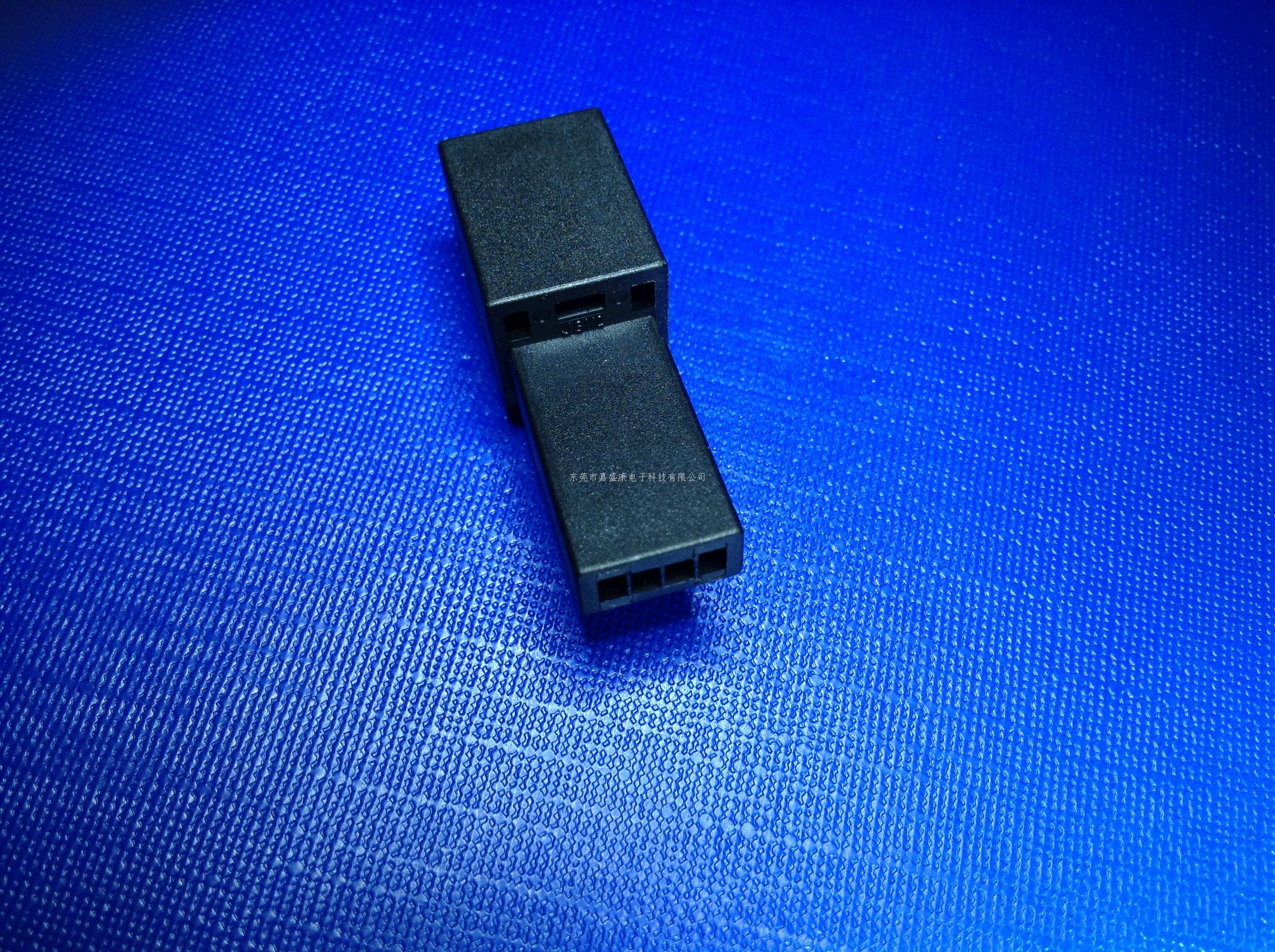 长安CS75-4P母胶壳:22-...