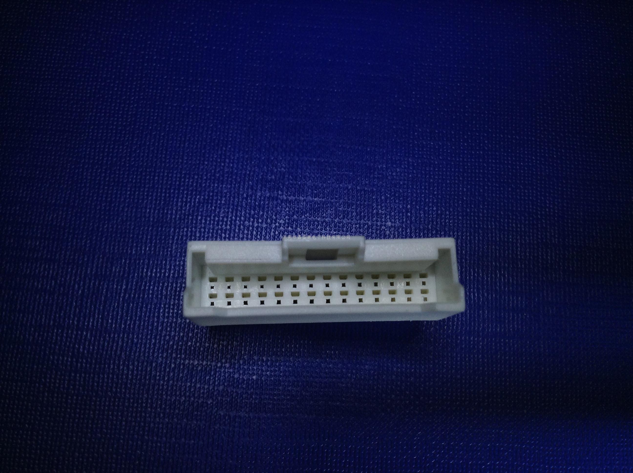 东南V6 28P母壳:22-14...