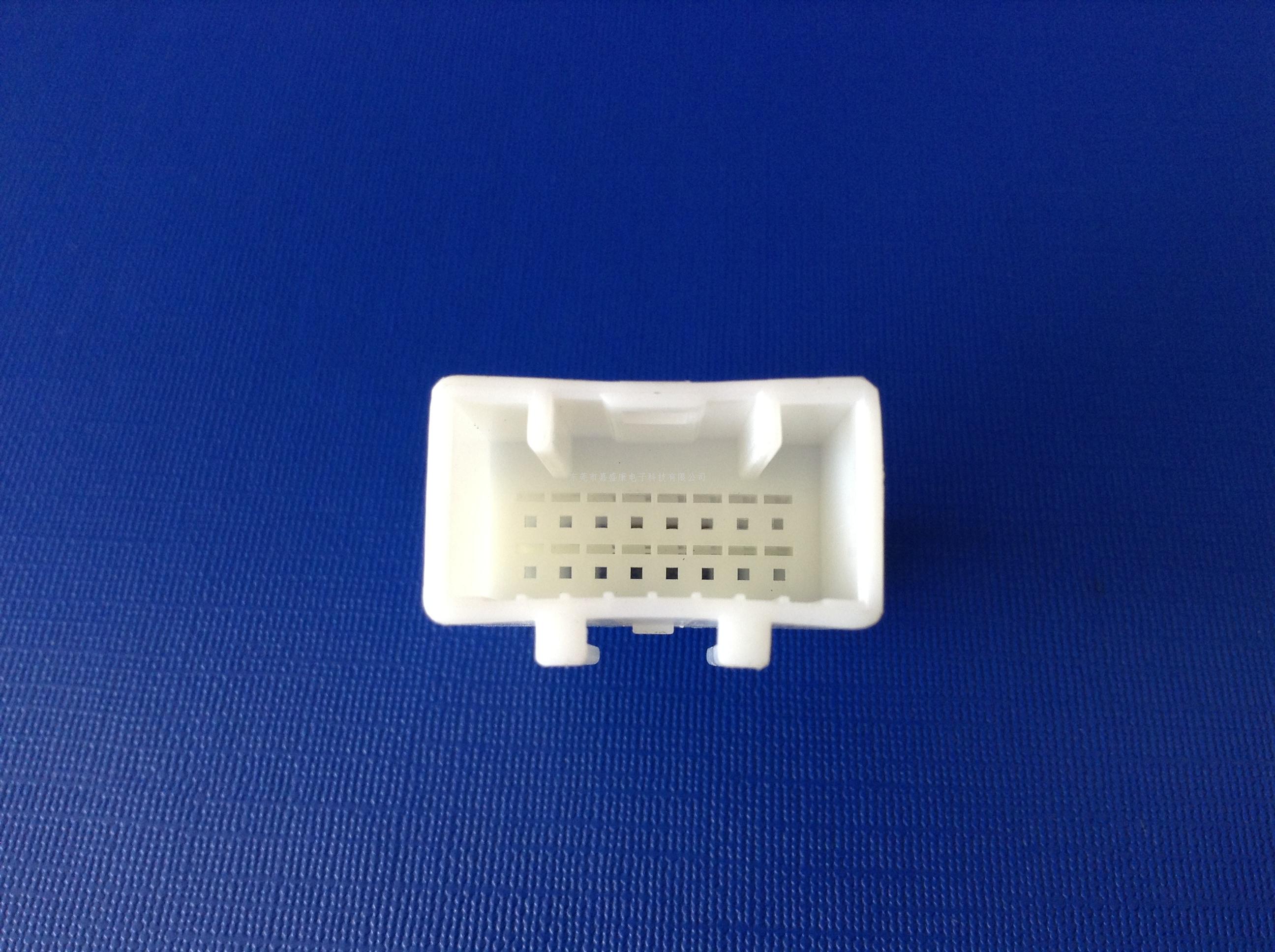 凯美瑞16P母胶壳:22-140...