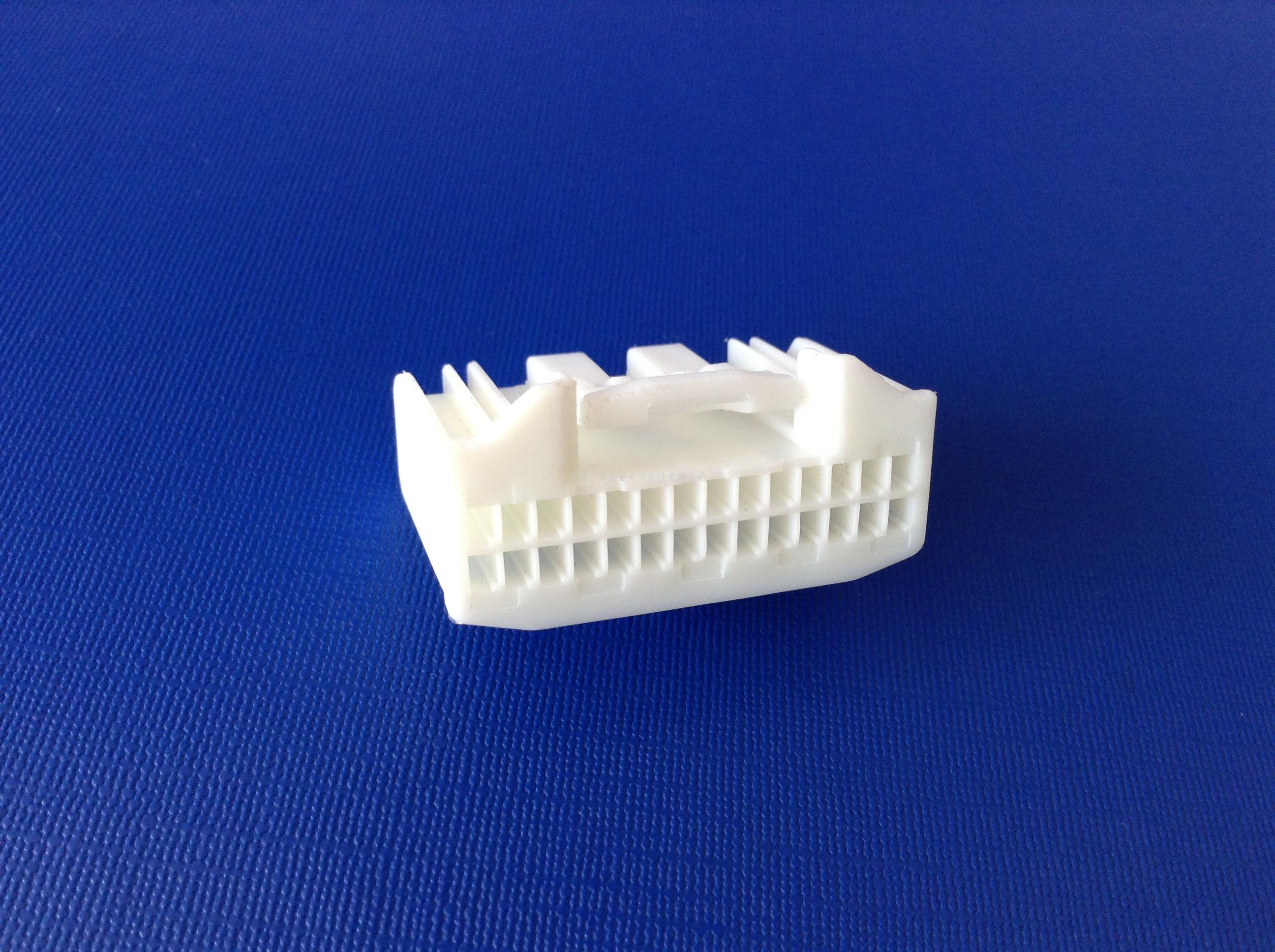 凯美瑞28P公胶壳:22-140...