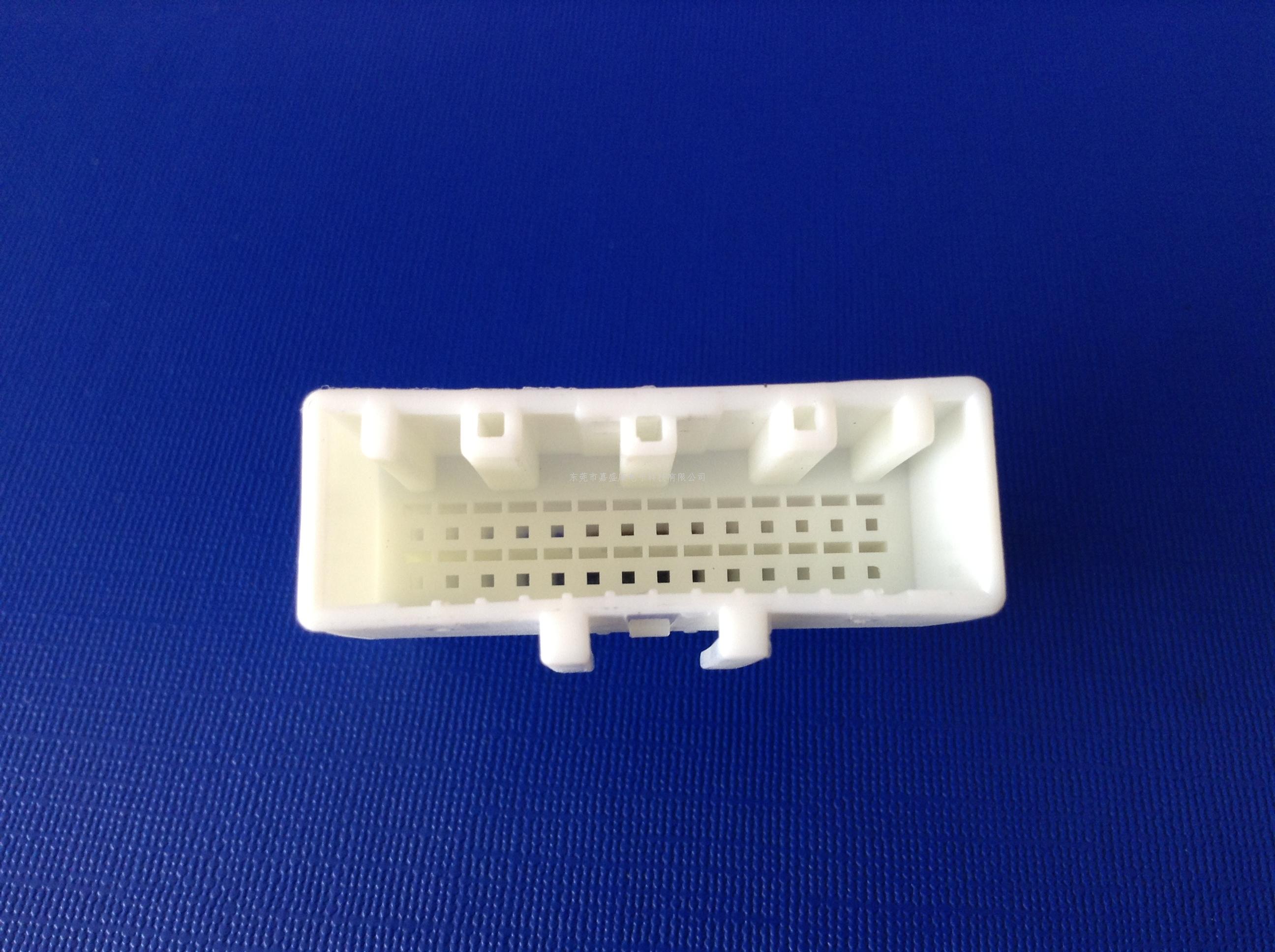 凯美瑞28P母胶壳:22-140...