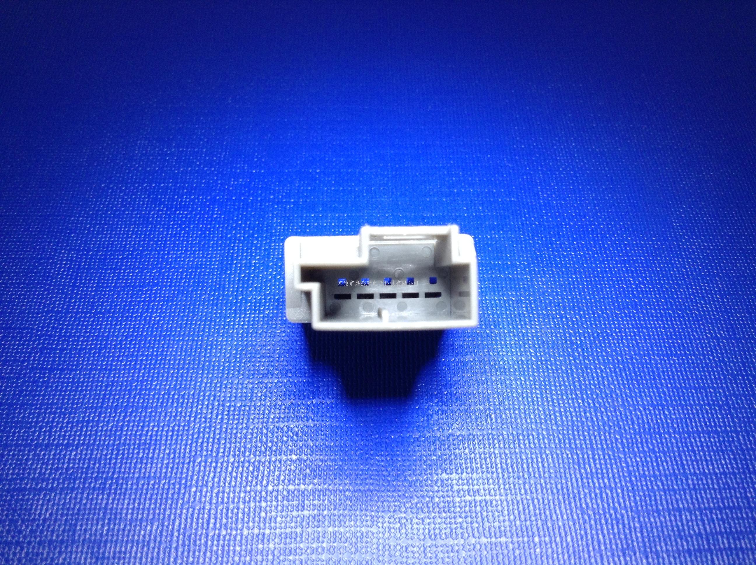 科鲁兹5P母胶壳:22-1402...