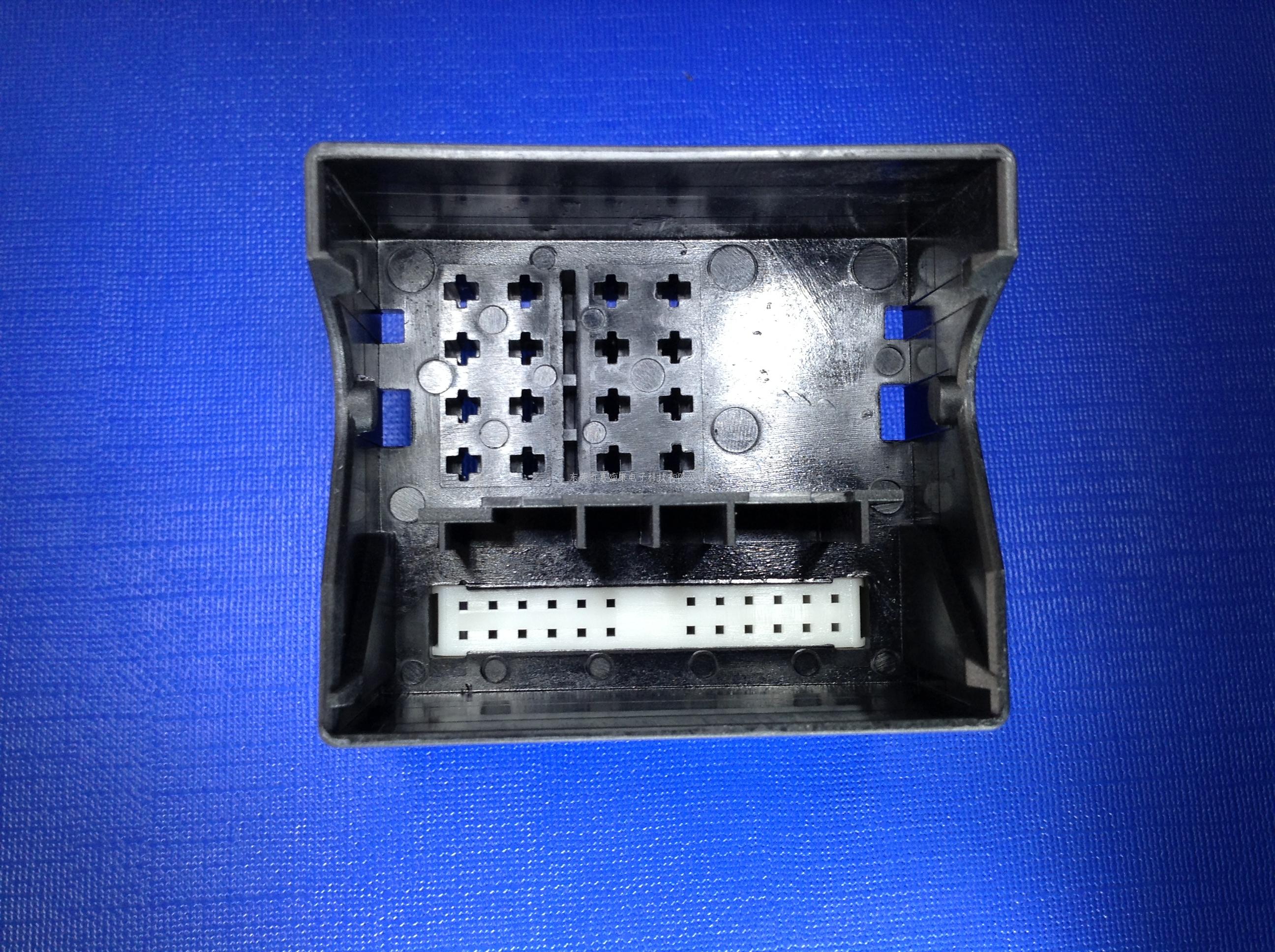 领驭16P母胶壳.22-1402...