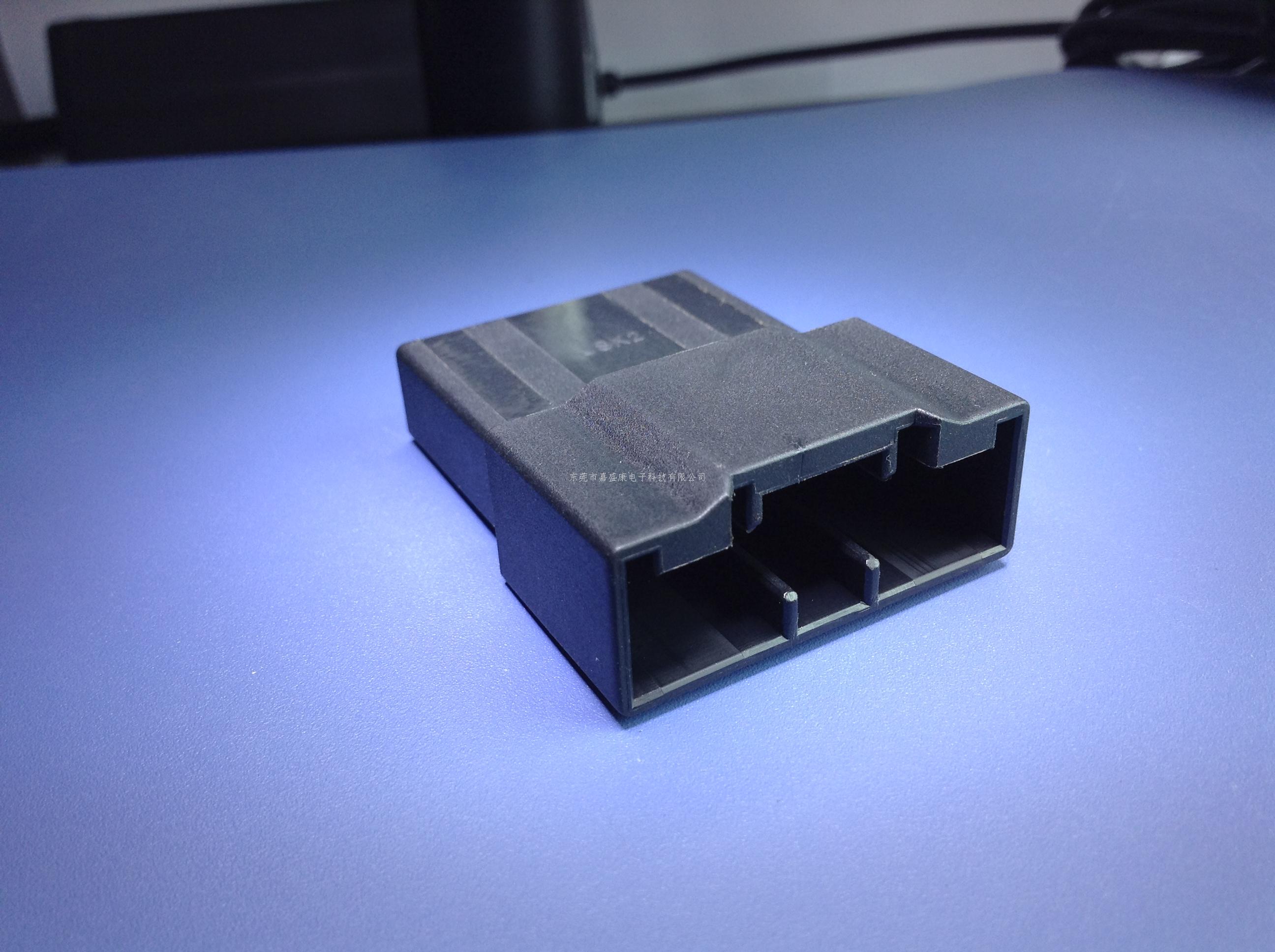 马三18P母胶壳.22-1402...