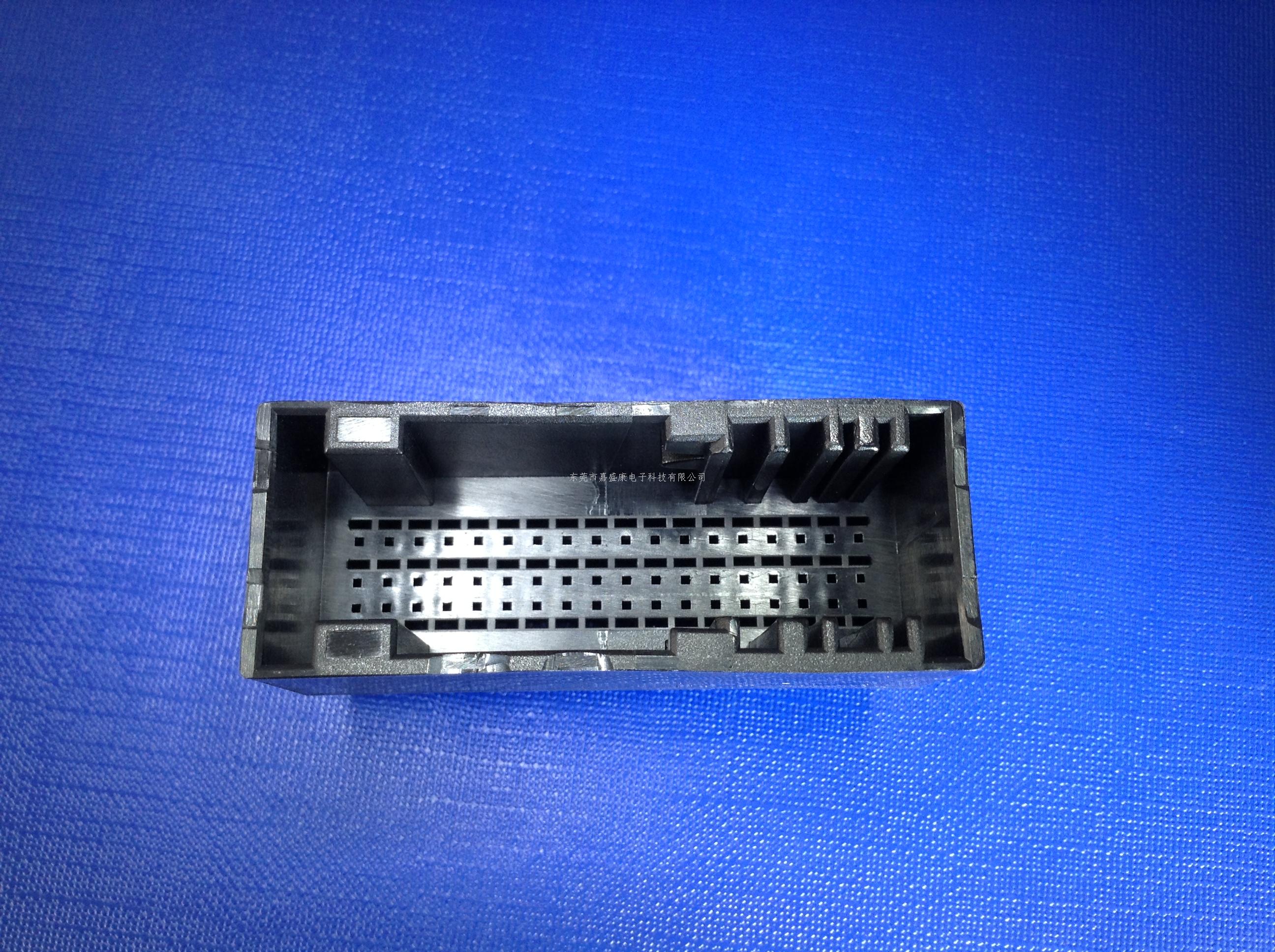 帕萨特54P母胶壳:22-140...