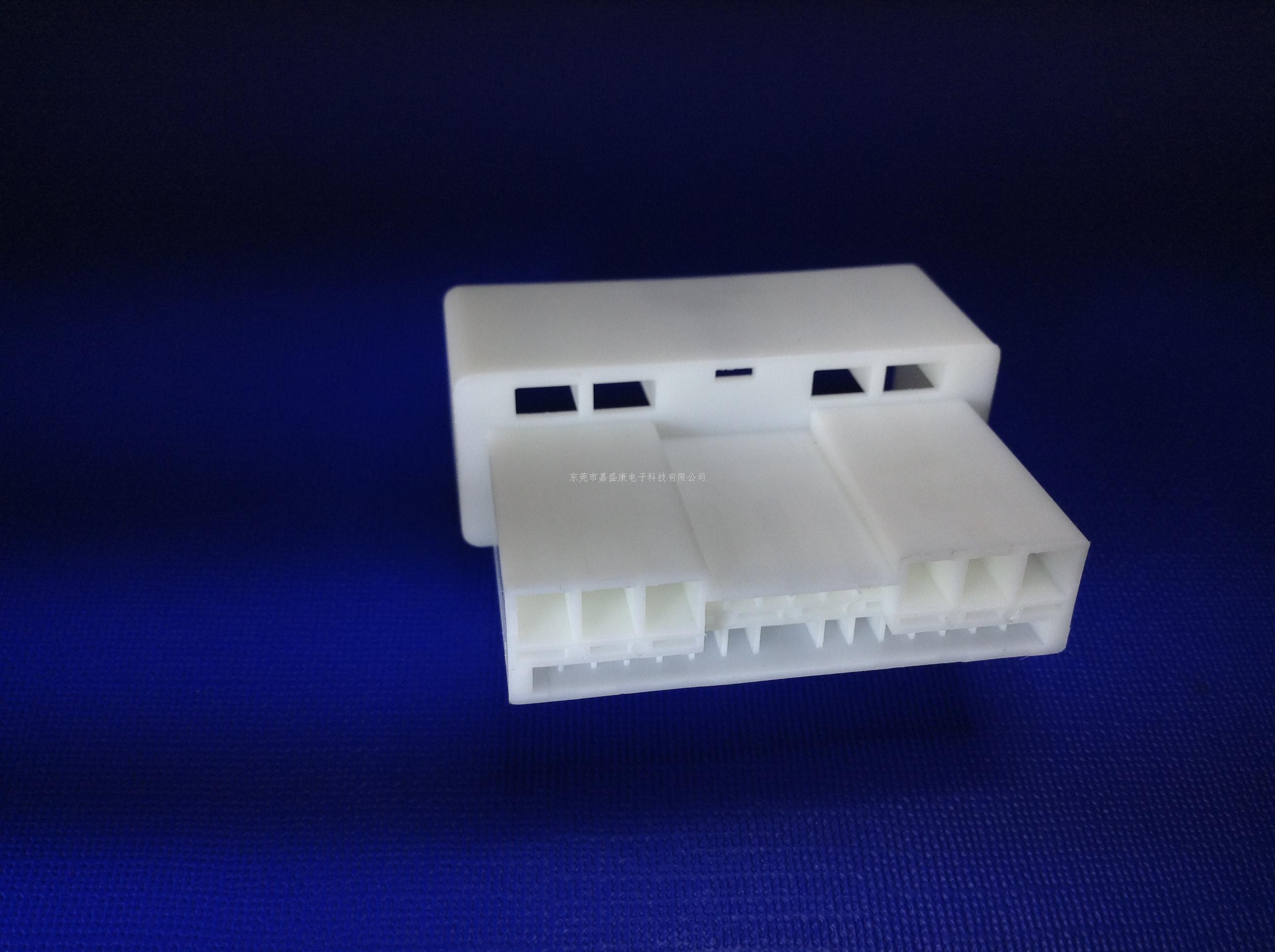 日产26P母胶壳:22-1402...