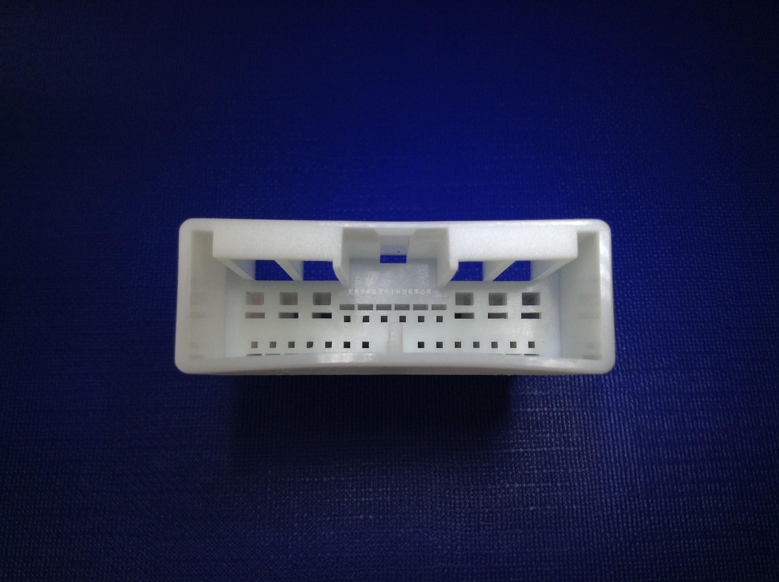 日产26P母胶壳:22-1402...