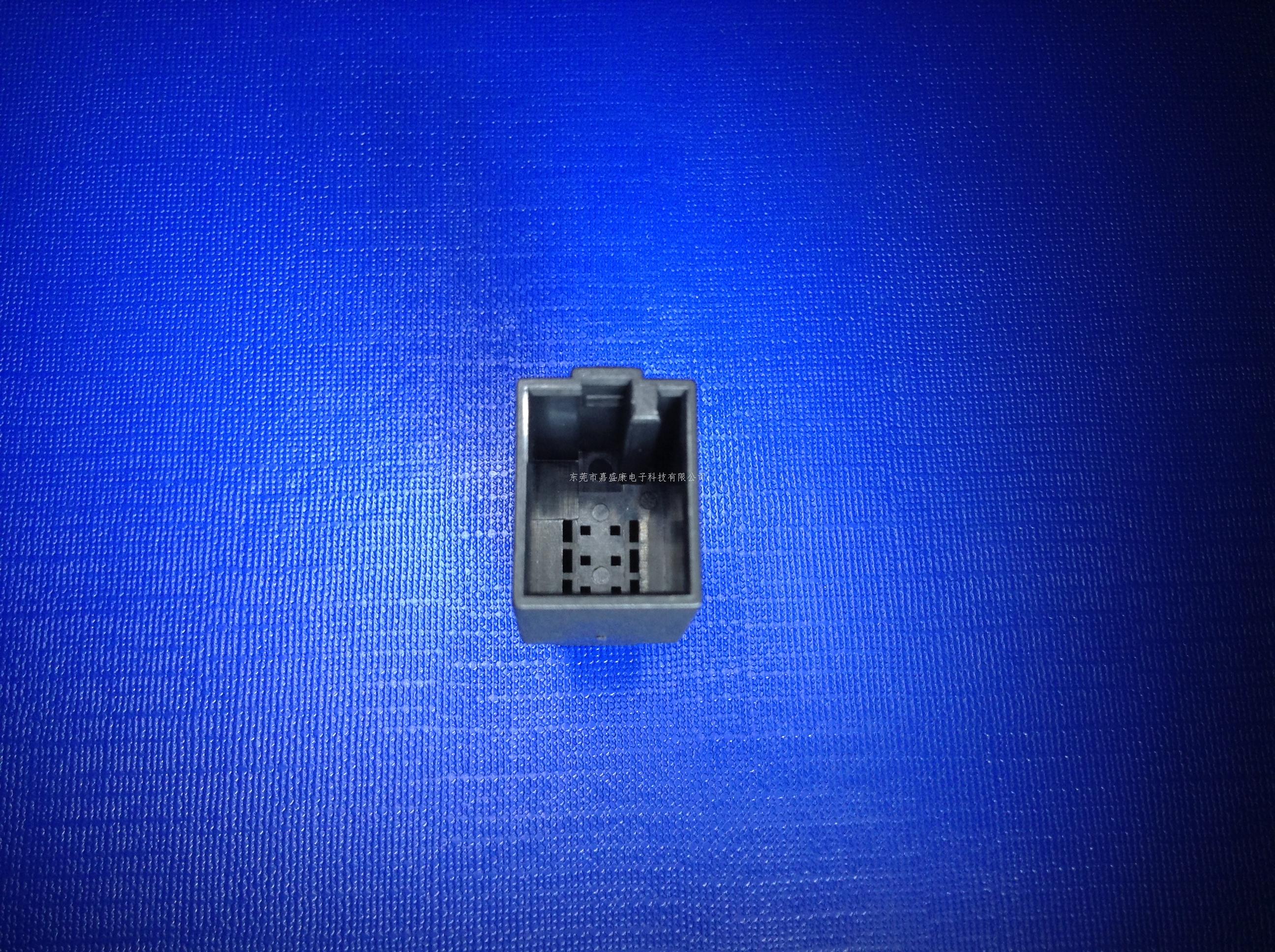 途观应急灯6P母胶壳：22-14...