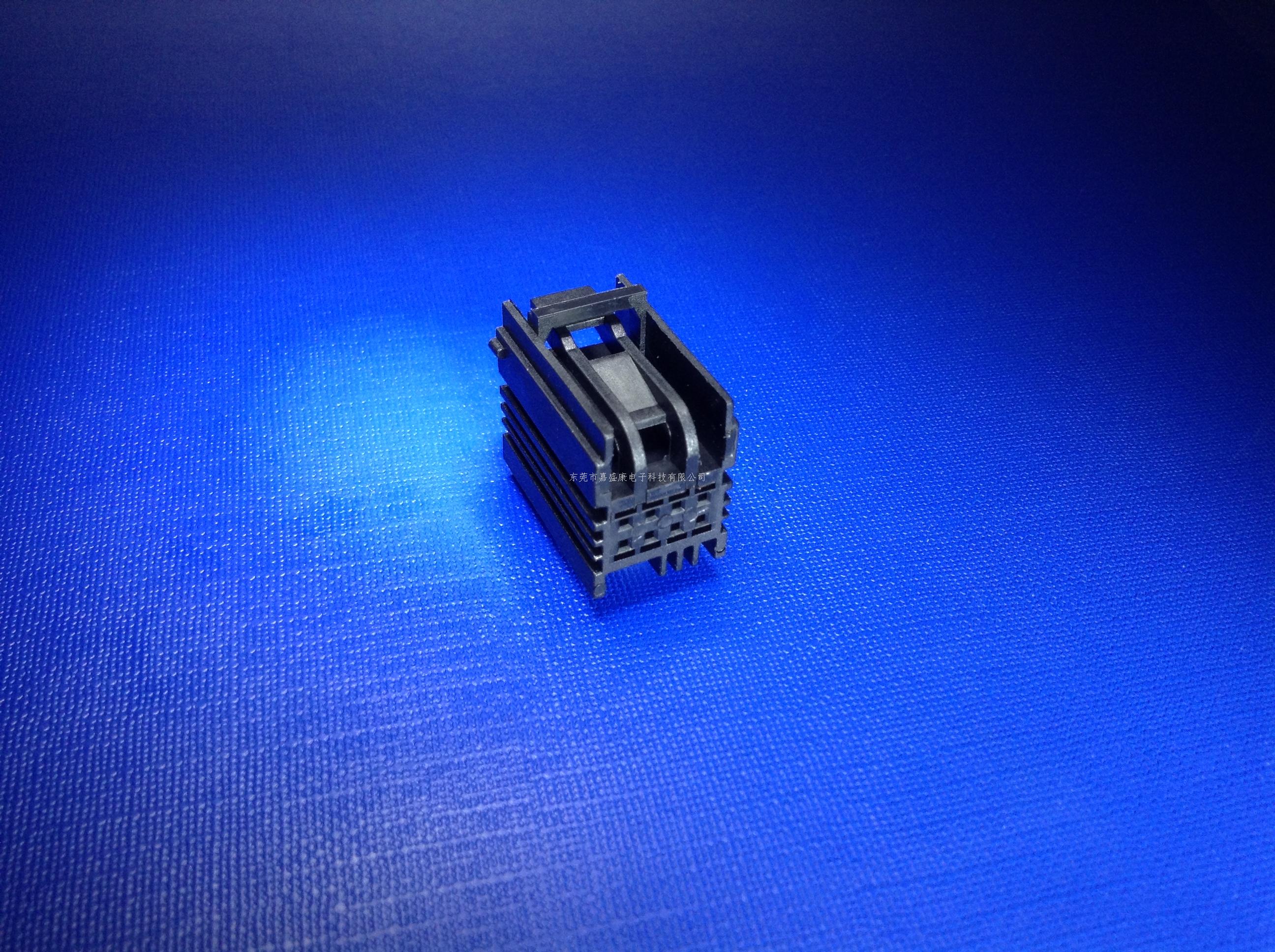 新君威8P公胶壳:22-1401...