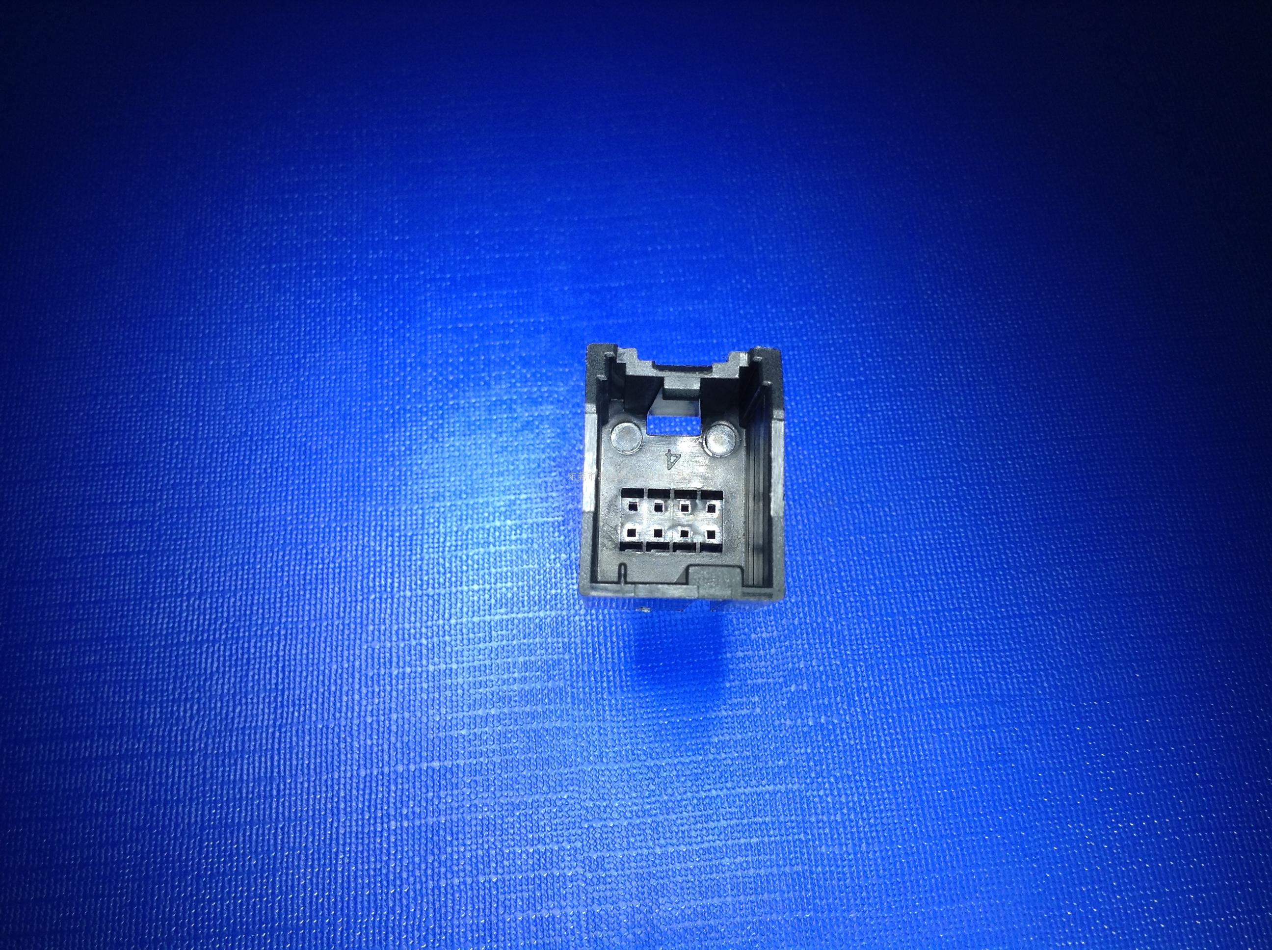 新君威8P母胶壳:22-1402...