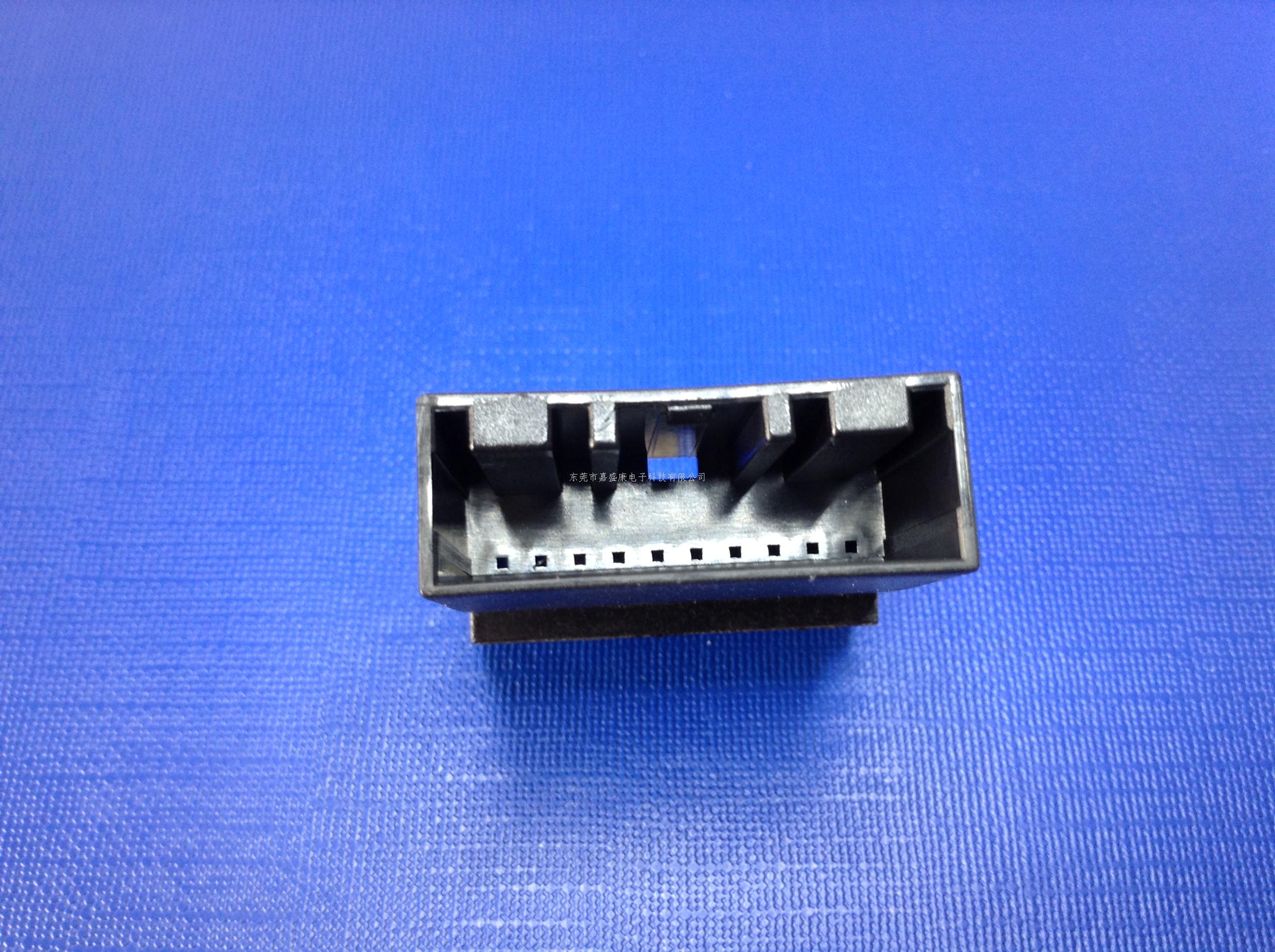 新君威10P母胶壳(带卡扣):2...