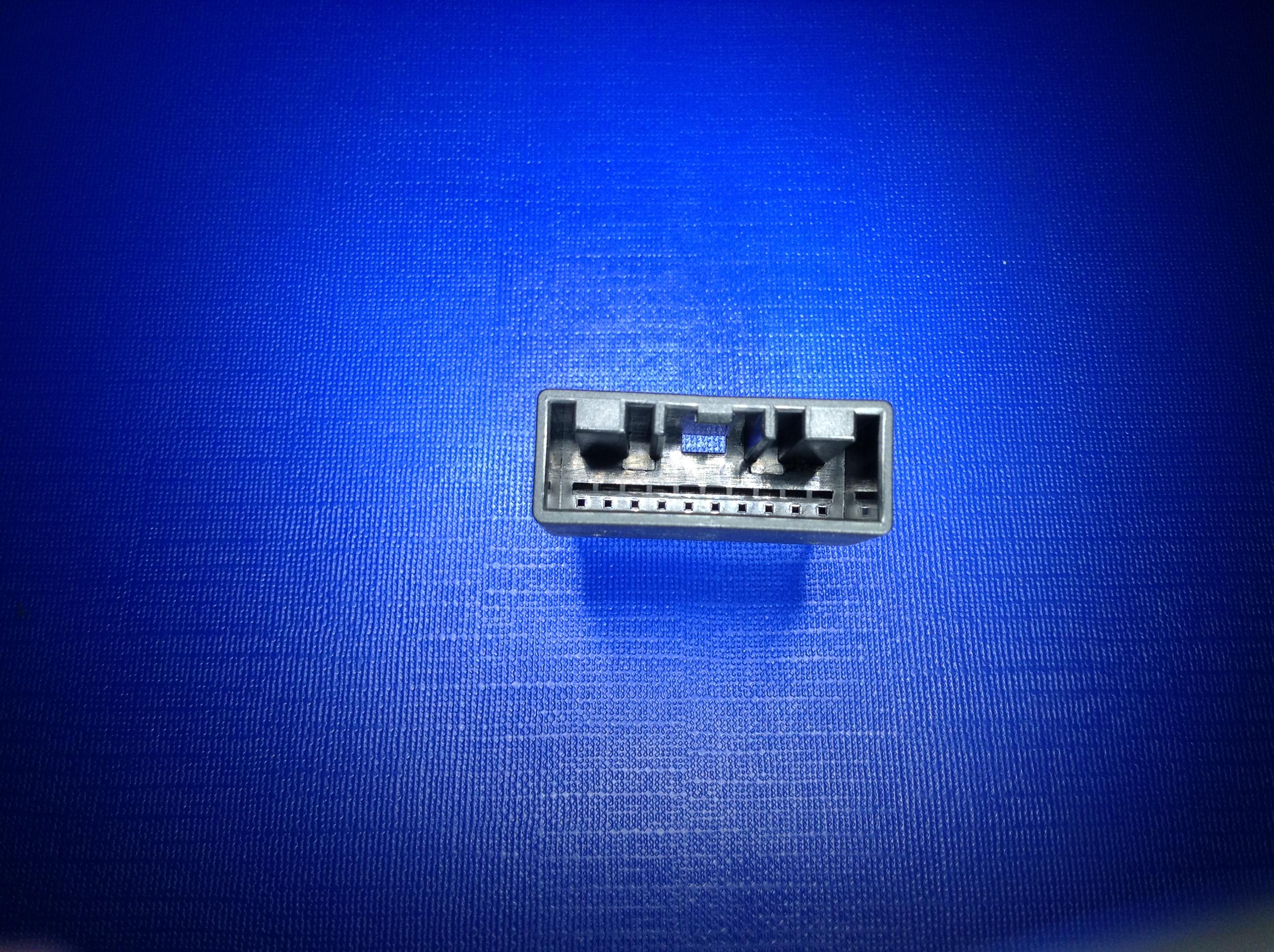 新君威10P母胶壳:22-140...