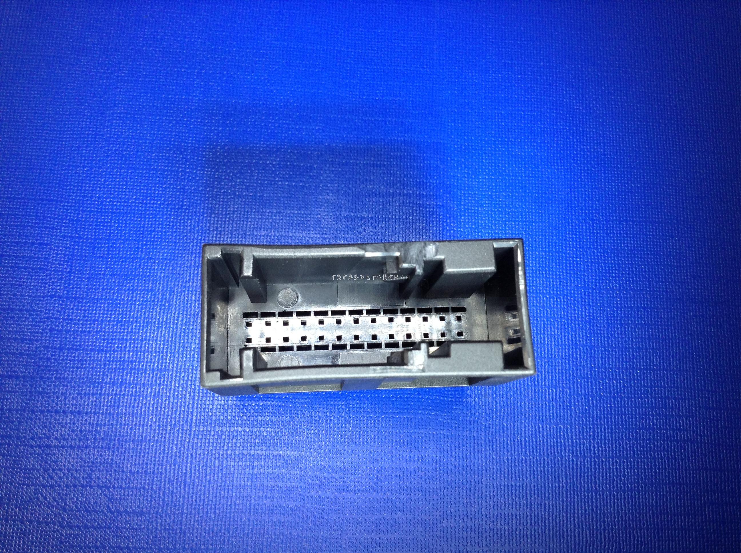 新帕萨特26P母胶壳:22-14...