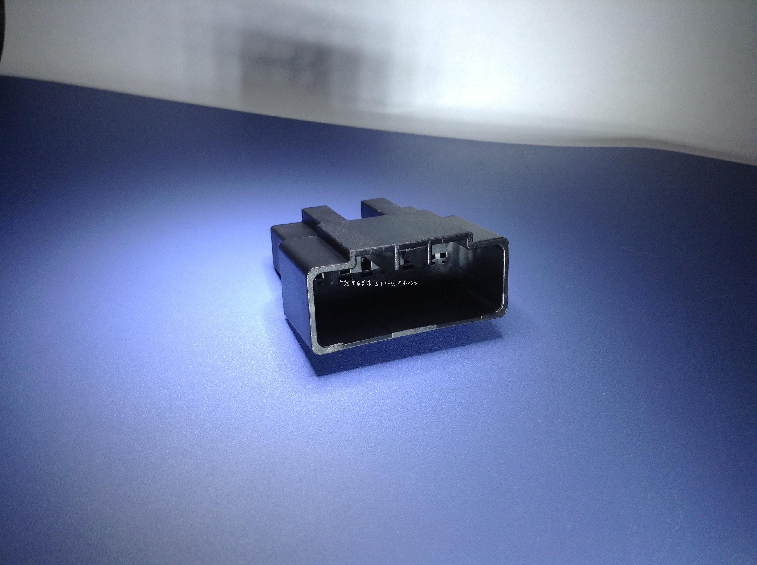 翼虎尾箱14P母胶壳:22-14...