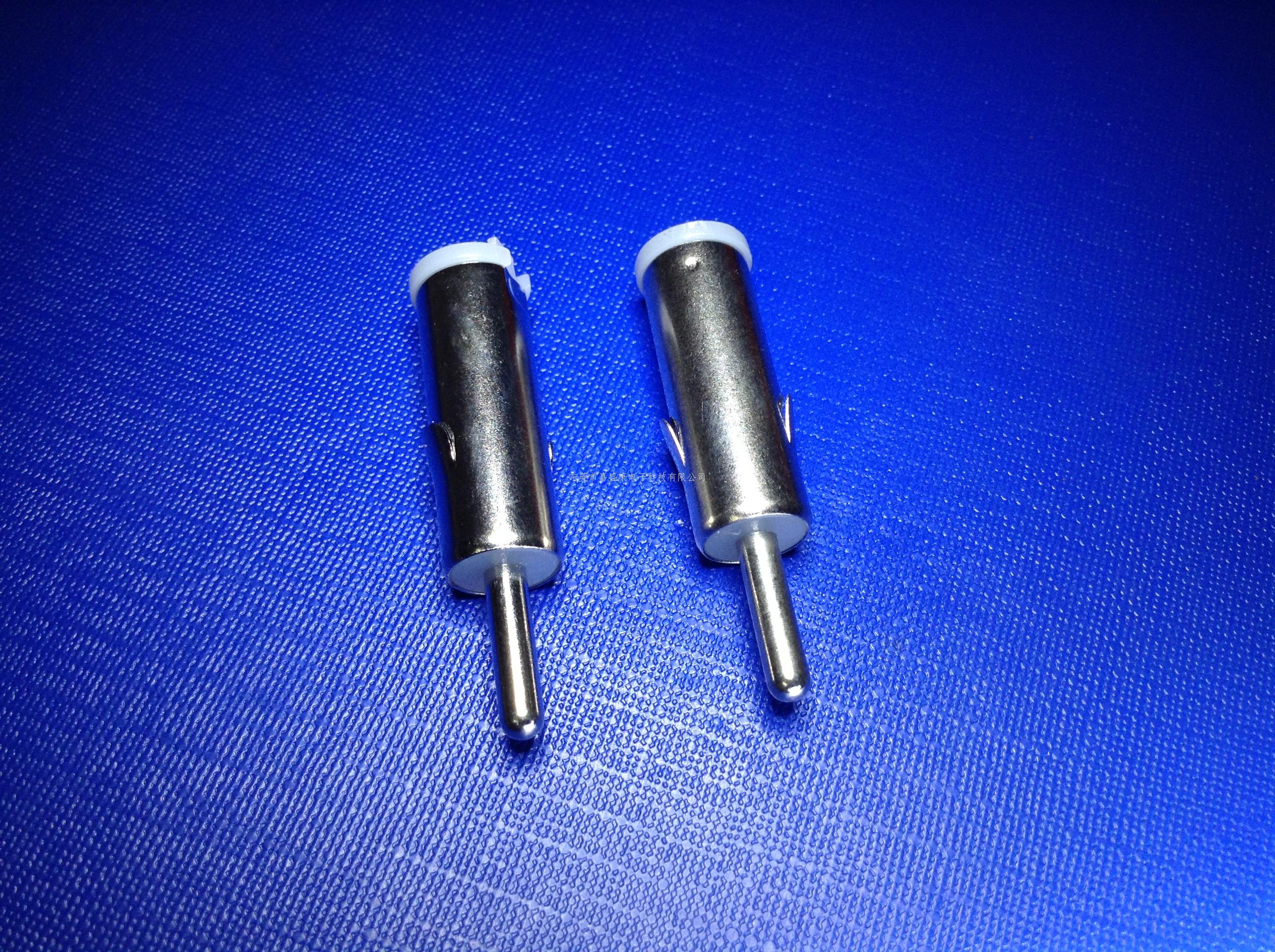 天线插两个翅膀.